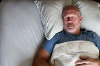 Люди, хорошо запоминающие сновидения, спят более чутко